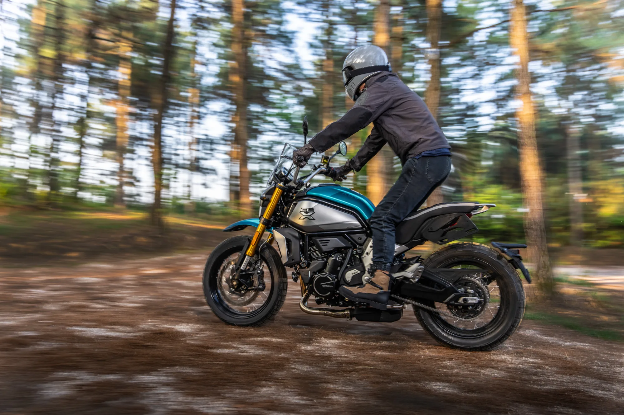 700CL-X Adventure — fotografie 4